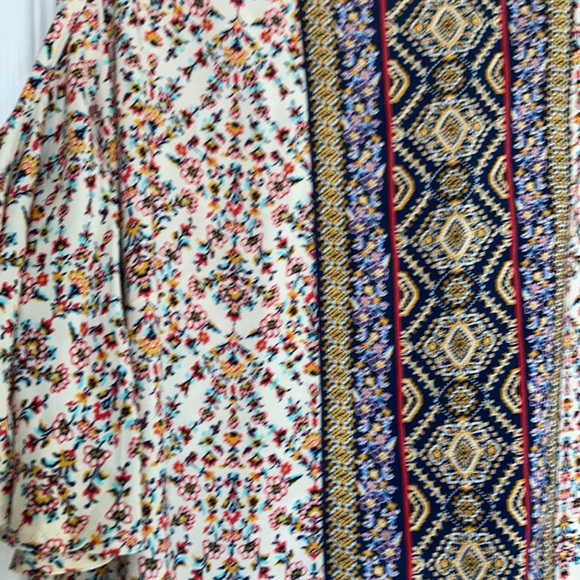 Women’s Top - Picture 3 of 3